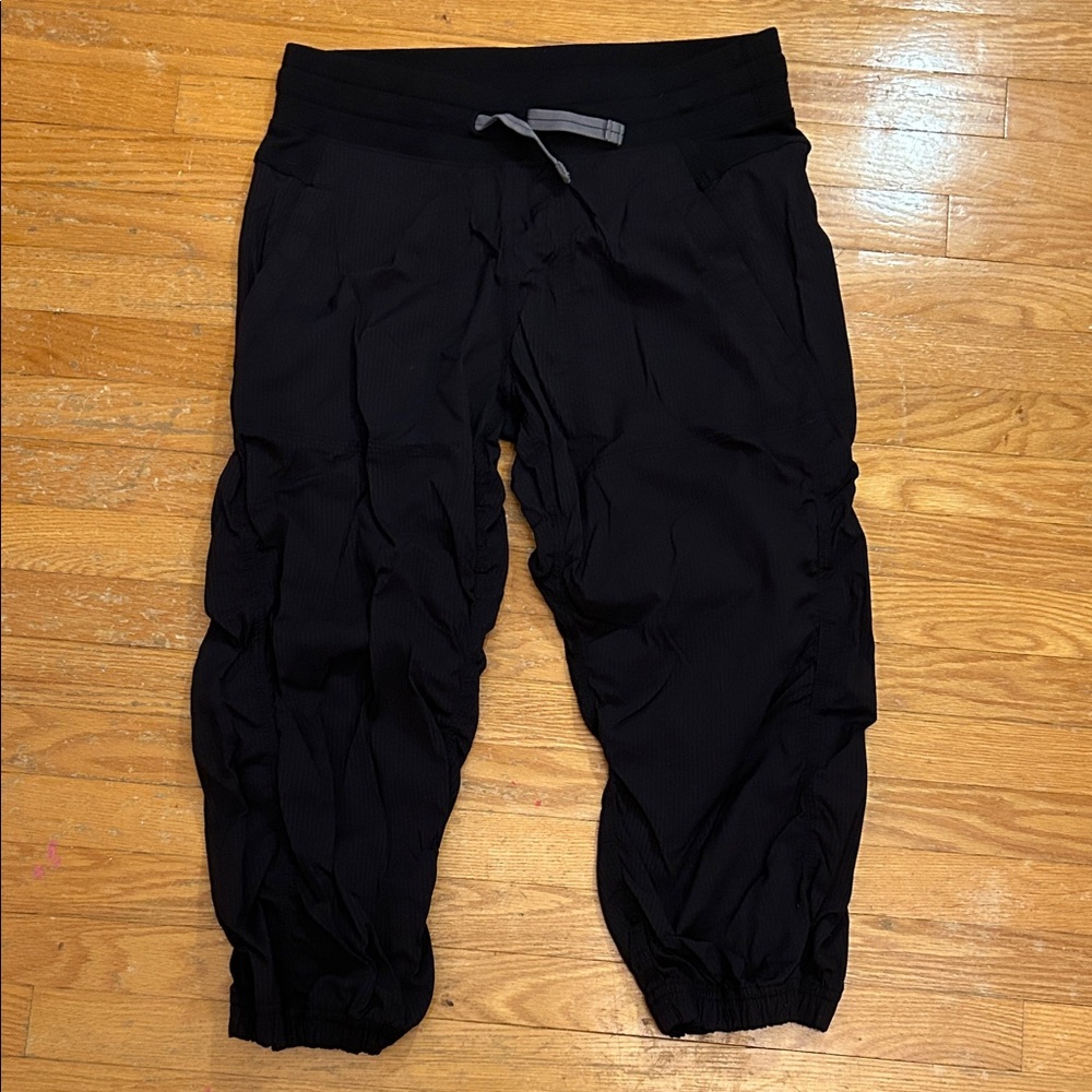 Ivivva Black capri studio pants